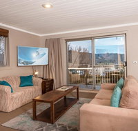 Erulisse-Spacious townhouse with magical lake views - Accommodation Newcastle