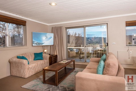 Erulisse-Spacious Townhouse With Magical Lake Views - Accommodation Newcastle 0