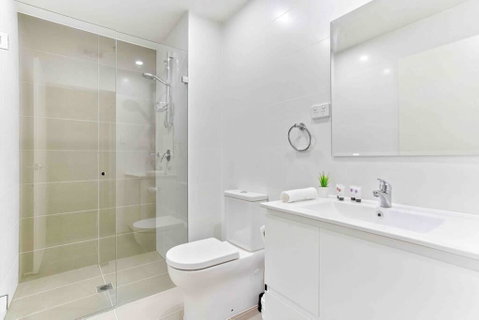 ESQ Astonishing 3BD Apartment 1 Min From Train Station - Accommodation Newcastle 2