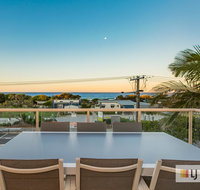 EXCLUSIVE OCEAN VIEW PENTHOUSE ON MARINE PARADE - Accommodation Newcastle