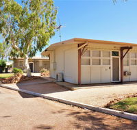 Exmouth Villas Unit 33 - Renovated Holiday Villa a Short Walk from Town Centre - Accommodation Newcastle