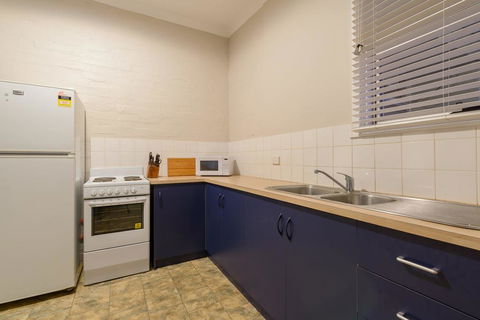 Exmouth Villas Unit 35 - 2 Bedroom Self-Contained Unit At The Heart Of Town - Accommodation Newcastle 0