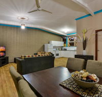 Exmouth Villas Unit 37 - Beautifully Appointed Villa Close to Town Centre - Accommodation Newcastle