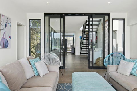 Fabulous Home - Families Only - Accommodation Newcastle 2