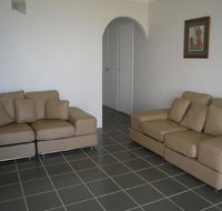 Fabulous location - Ground Floor Waterfront Unit Clearview Apartments - Accommodation Newcastle