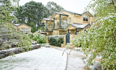 Falls Mountain Retreat Blue Mountains - Accommodation Newcastle 0