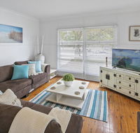 Family Beach House With Parking and Outdoor Dining - Accommodation Newcastle