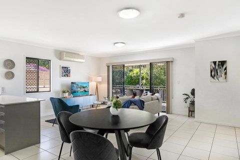 Family-Size Duplex In Quiet Neighbourhood - Accommodation Newcastle 2