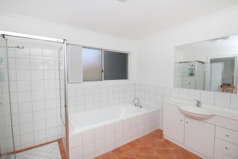 FANTASTIC HOLIDAY UNIT IN A PERFECT LOCATION - Accommodation Newcastle 1