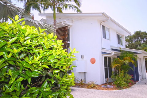 FANTASTIC HOLIDAY UNIT IN A PERFECT LOCATION - Accommodation Newcastle 0