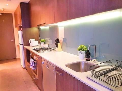 FITZROY FANTASTIC 1BR APT With FREE WINE, NETFLIX, WIFI, Close To TRAMS, COLES - Accommodation Newcastle 2