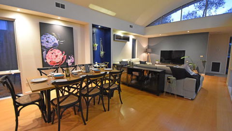 FLORENCE HOUSE Sundrenched Luxury With Pool & Deck - Accommodation Newcastle 3