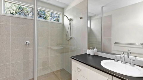 FLORENCE HOUSE Sundrenched Luxury With Pool & Deck - Accommodation Newcastle 1