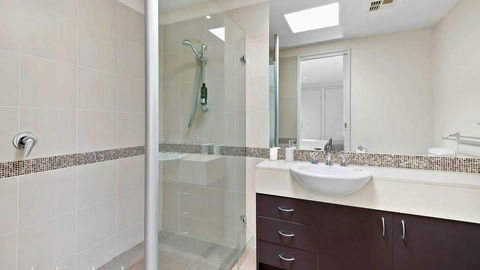 FLORENCE HOUSE Sundrenched Luxury With Pool & Deck - Accommodation Newcastle 2