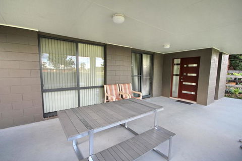 FRASERS COTTAGE- 23 Castle St Laurieton - Accommodation Newcastle 2