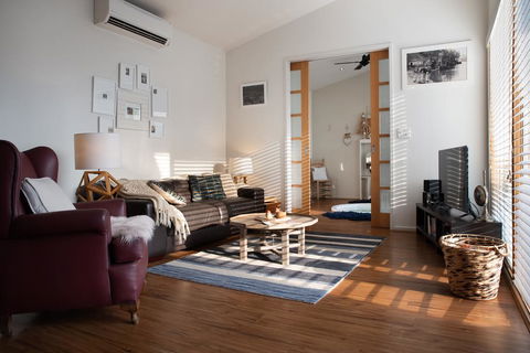Gables Bend Spa Villa - Accommodation Newcastle 2