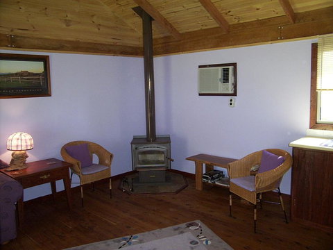 Gaddleen Grove Cottages - Accommodation Newcastle 2