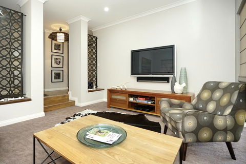 Garden City Luxury Apt - Accommodation Newcastle 1