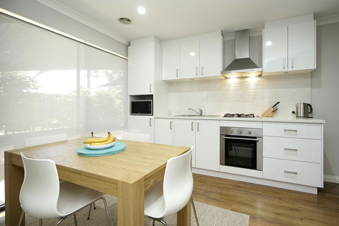 Garden City Luxury Apt - Accommodation Newcastle 2