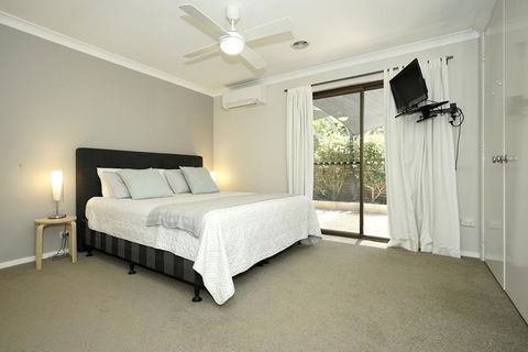 Garden City Luxury Apt - Accommodation Newcastle 3
