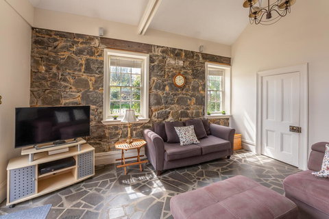 Georgia - Accommodation Newcastle 0