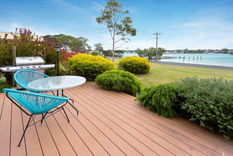 Getaway - Waterfront Island Living - Accommodation Newcastle 0