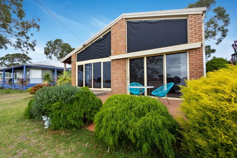 Getaway - Waterfront Island Living - Accommodation Newcastle 3