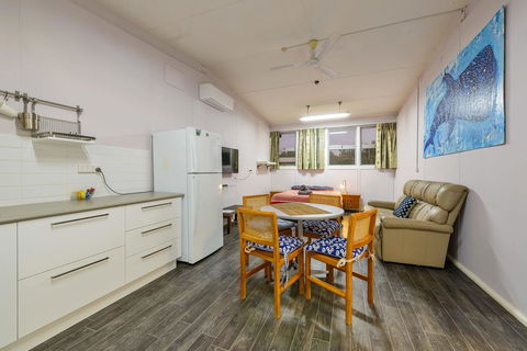 Getaway Villas Unit 38-10 - 2 Bedroom Self-Contained Accommodation - Accommodation Newcastle 3