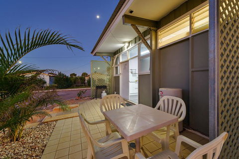 Getaway Villas Unit 38-10 - 2 Bedroom Self-Contained Accommodation - Accommodation Newcastle 1