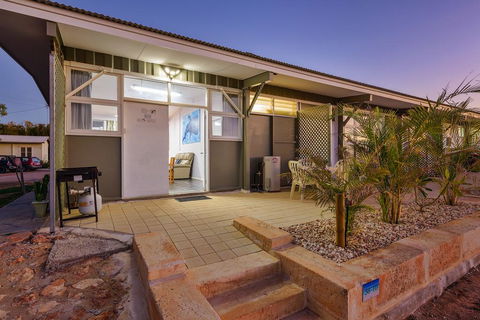 Getaway Villas Unit 38-10 - 2 Bedroom Self-Contained Accommodation - Accommodation Newcastle 0