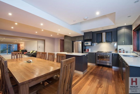 Gippsland Twelve-Spacious And Central With Off Street Parking - Accommodation Newcastle 0