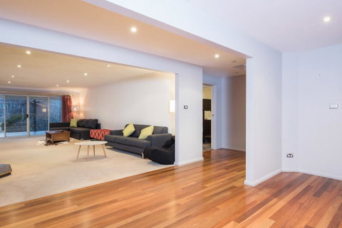 Gippsland Twelve-Spacious And Central With Off Street Parking - Accommodation Newcastle 3