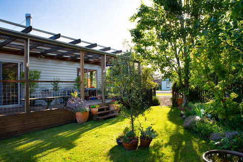 Giraffe Manor - Accommodation Newcastle 3