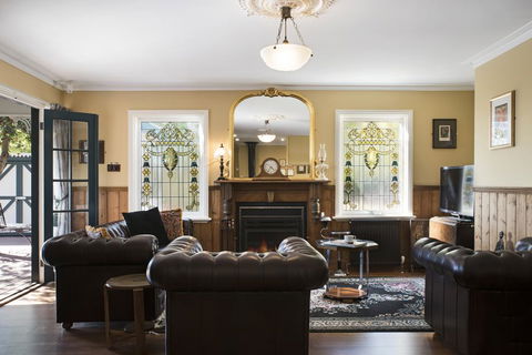 Gladville - Accommodation Newcastle 0
