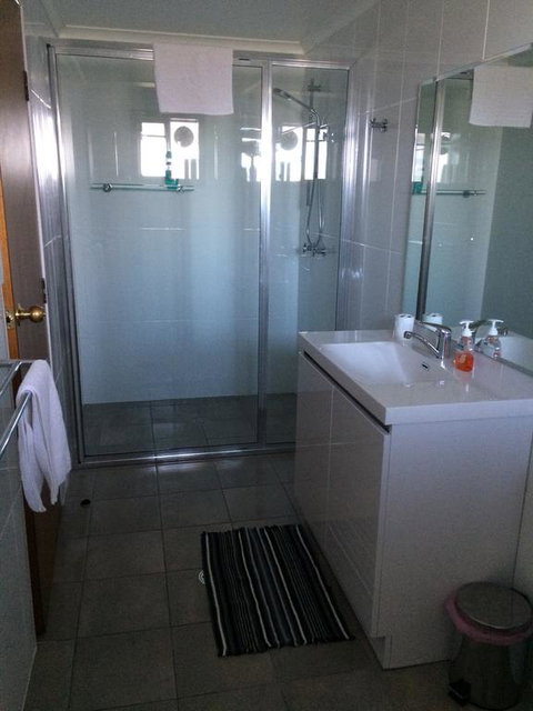 Glengarry 1 - Accommodation Newcastle 3