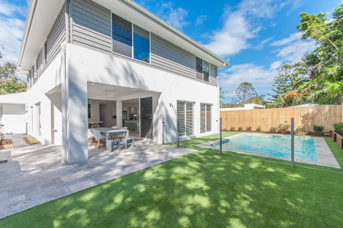 Going Coastal On Sunshine - Accommodation Newcastle 0