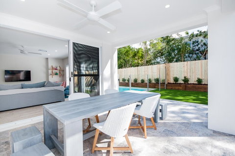 Going Coastal On Sunshine - Accommodation Newcastle 2