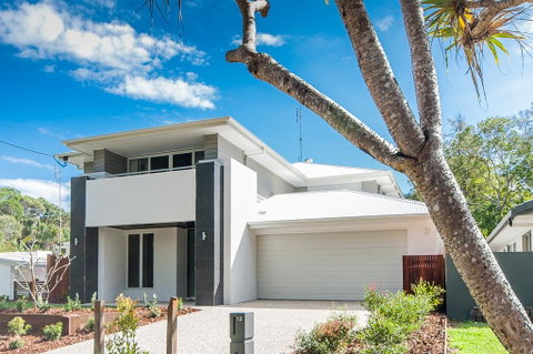 Going Coastal On Sunshine - Accommodation Newcastle 1