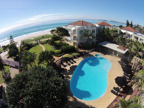 Golden Riviera Absolute Beachfront Resort - Accommodation Newcastle 0