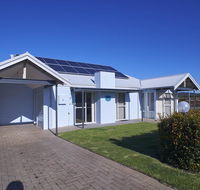 Golf and Beach Retreat - Accommodation Newcastle