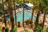 Gorgeous 4 Bed Beachside Apartment - Diamond Beach Resort