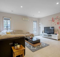 Gorgeous 4BR home in Point Cook - Accommodation Newcastle