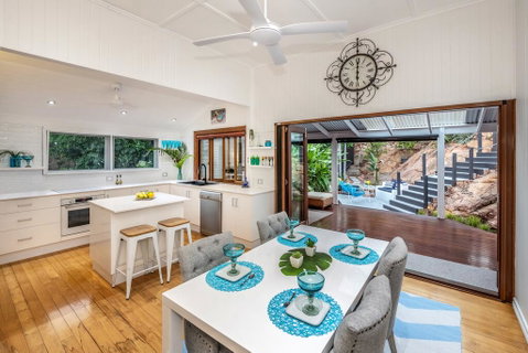 Gorgeous Home 3 Mins To Strand - Accommodation Newcastle 3