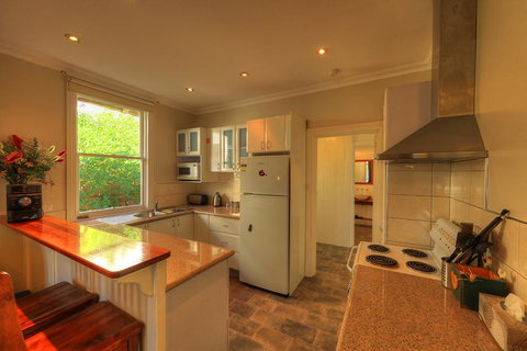Grace's Spa Cottage - Accommodation Newcastle 2