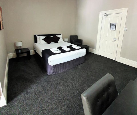 Grand Hotel - Accommodation Newcastle 2