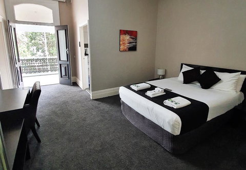 Grand Hotel - Accommodation Newcastle 1