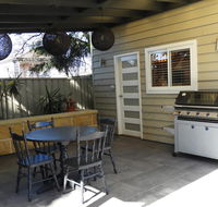 Guesthouse with Pool  BBQ - 10 kms from CBD - Accommodation Newcastle