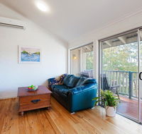 Gymea Retreat 56 Ullora Close - Tri-Level Home with WIFI  Aircon - Accommodation Newcastle