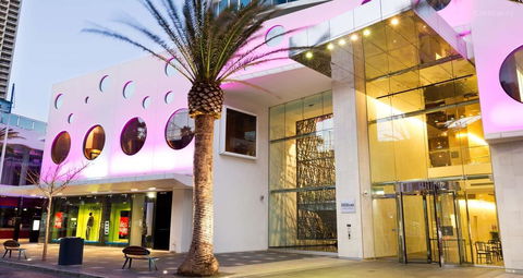 H Ocean View In Surfers Paradise - Accommodation Newcastle 1