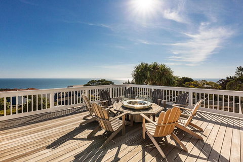Hampton's Retreat Family Friendly, Water Views, Close To Beach With Heated Pool - Accommodation Newcastle 3